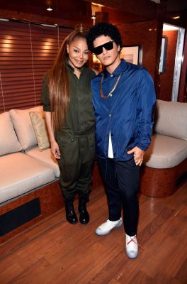 Janet-BrunoMars-2018BBMAs_2.jpg
