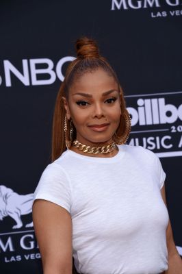 jj_2018BBMAS_BillboardAwards_HQ_JanetJackson24.jpg