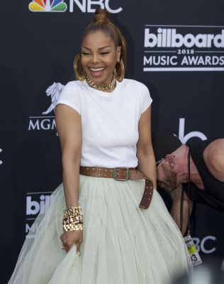 jj_2018BBMAS_BillboardAwards_HQ_JanetJackson31.jpg