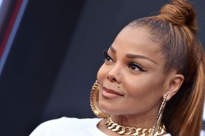 jj_2018BBMAS_BillboardAwards_HQ_JanetJackson35.jpg