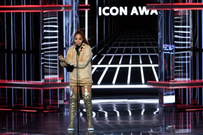 jj_2018BBMAS_BillboardAwards_HQ_JanetJackson_IconAward_14.jpg