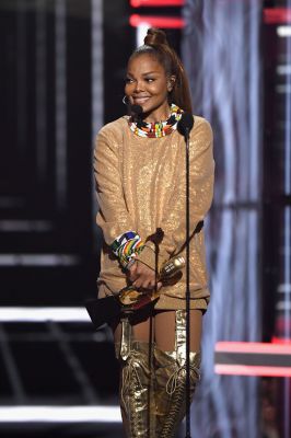 jj_2018BBMAS_BillboardAwards_HQ_JanetJackson_IconAward_6.jpg