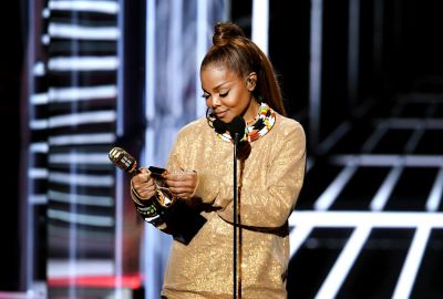 jj_2018BBMAS_BillboardAwards_HQ_JanetJackson_IconAward_8.jpg