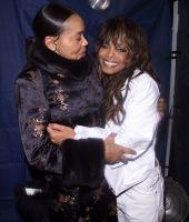 2001_MTVicon_live_backstage_01.jpg