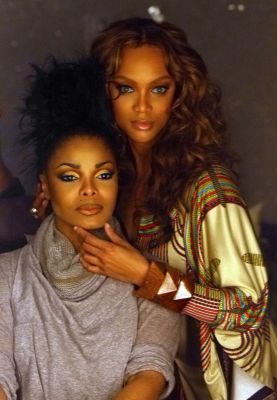 jj_Janet_Tyra_RockWitchuTourSpecial_2008_2.jpg