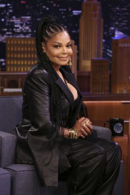 JanetJimmyFallon2020_02.jpg