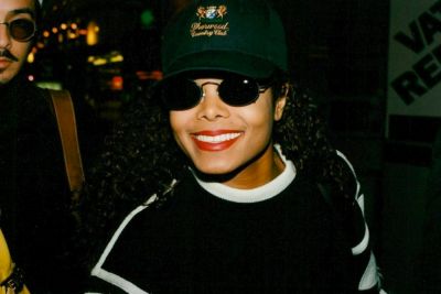 1995_-_Janet_arriving_at_Arlanda_her_Sweden_Tour3.jpg