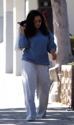 2003_-_Janet_Jackson_shopping_in_Malibu_28Aug_0329.jpg