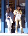 Shopping_In_Malibu_Mar08_2003_28529.jpg