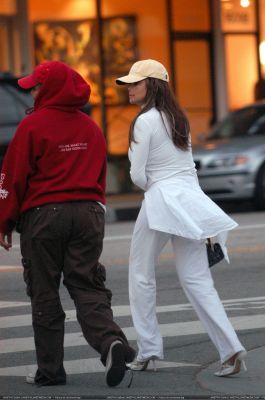 With_Latoya_Shopping_At_A_Room_With_A_View_Nov_29_2005_28529.jpg
