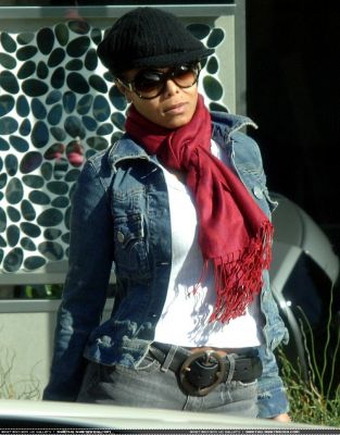 Beverly_Hills_Candids_Dec_24_2006.jpg