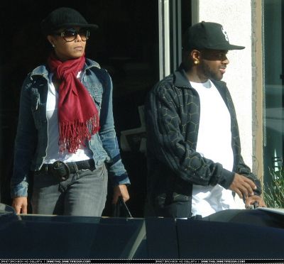 Beverly_Hills_Candids_Dec_24_2006_28529.jpg