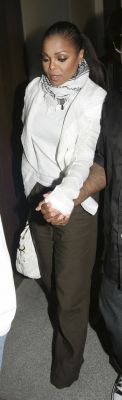 Janet_Jackson_leaves_Nobu_Berkeley_in_London_28229.jpg