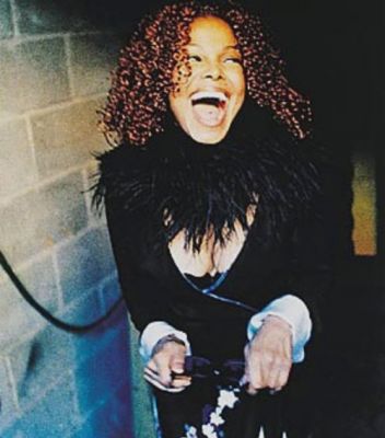 janet_TVR_EllenVonUnwerth_SET2_3.jpg