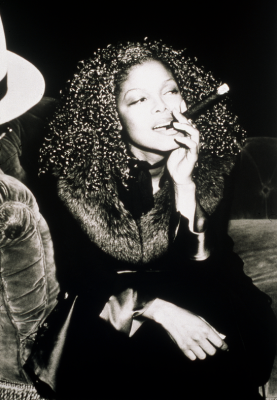janet_TVR_EllenVonUnwerth_SET2_94.png