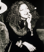 janet_TVR_EllenVonUnwerth_SET2_94.png