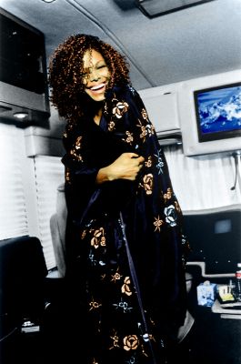 janet_TVR_EllenVonUnwerth_SET3_6.jpg
