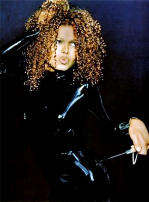 janet_TVR_EllenVonUnwerth_SET4_4.jpg