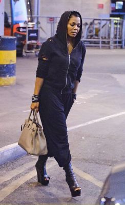 Janet_Jackson_And_Wissam_Al_Mana_Heathrow_May_11_201128529.JPG