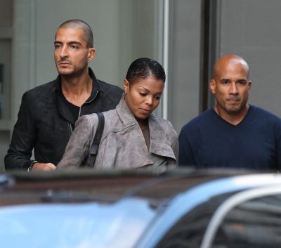 Sep17_2010_Janet_Jackson_is_pictured_leaving_an_art_gallery3.jpg