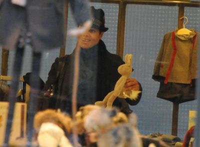 2010_ShoppinginParis_7.jpg