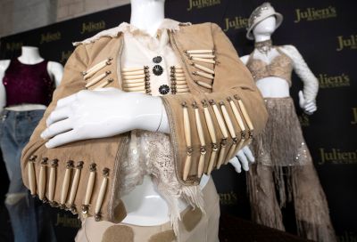 Janet-JulianAuction_2021_Showroom_1.jpg