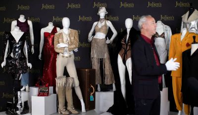 Janet-JulianAuction_2021_Showroom_16.jpg