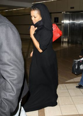 Janet2BJackson2BJanet2BJackson2BArriving2BFlight2BtoZgBPfwKbOx.jpg