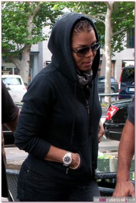 Janet-in-Berlin-June-23-2011-janet-jackson-23206106-908-1352.jpg