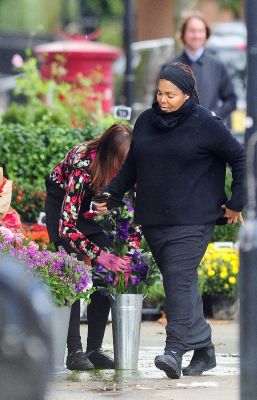 jj_pregnant16_london_flowers__28929.jpg