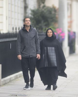 jj_pregnant_shopping_london16__28129.jpg