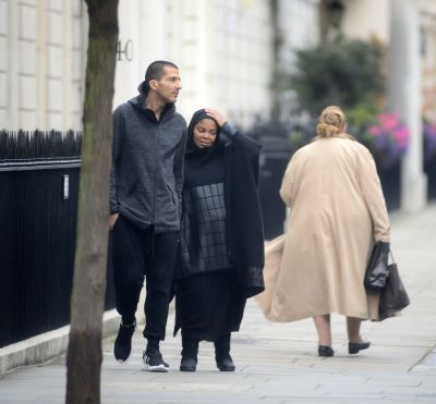 jj_pregnant_shopping_london16__28329.jpg