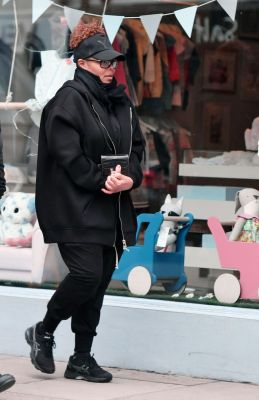 jj_ShopAtBlueAlmondsLondonMay4_2.jpg