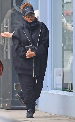 jj_ShopAtBlueAlmondsLondonMay4_3.jpg