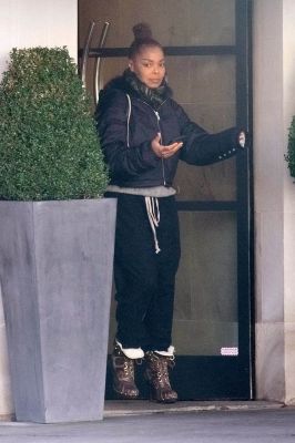 jj_janetshoppingbabyclotheslondon_111.jpg
