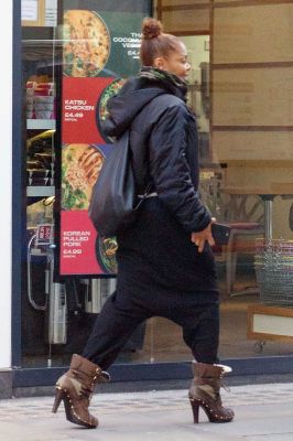 jj_janetshoppingbabyclotheslondon_112.jpg
