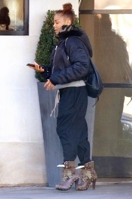 jj_janetshoppingbabyclotheslondon_113.jpg