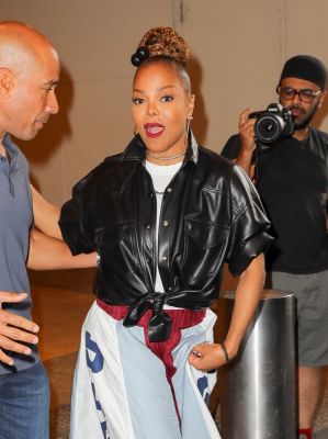 janetMTVstudiosTRL18_28929.jpg