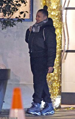jj_JanetLeavingSantini_London_3.jpg