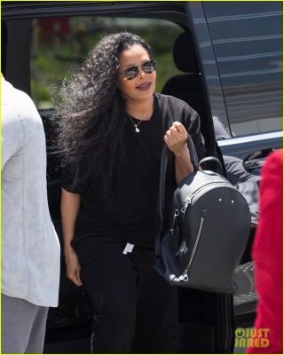 janet-jackson-jets-to-australia-01.jpg
