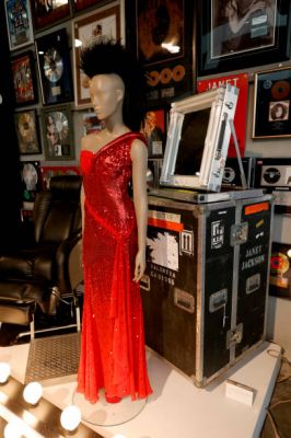jj_juliensauctions_beverlyhills_gallery_opening_2021_281429.jpg