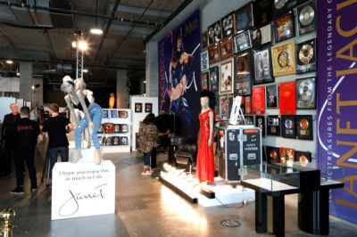 jj_juliensauctions_beverlyhills_gallery_opening_2021_282429.jpg