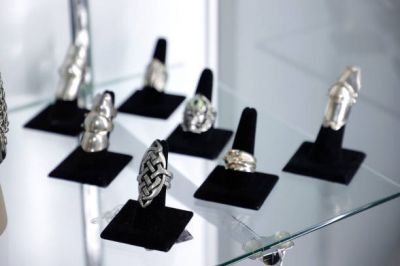 jj_juliensauctions_beverlyhills_gallery_opening_2021_282629.jpg