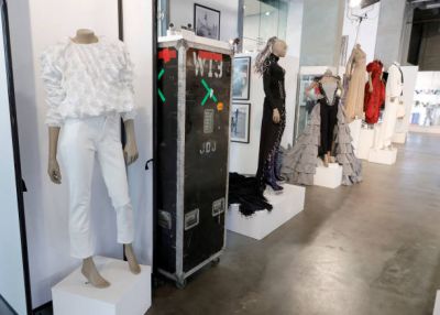 jj_juliensauctions_beverlyhills_gallery_opening_2021_283429.jpg
