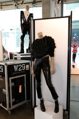 jj_juliensauctions_beverlyhills_gallery_opening_2021_284629.jpg