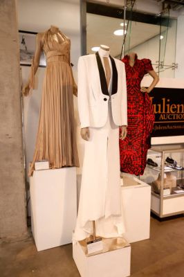 jj_juliensauctions_beverlyhills_gallery_opening_2021_287829.jpg