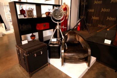 jj_juliensauctions_beverlyhills_gallery_opening_2021_288429.jpg