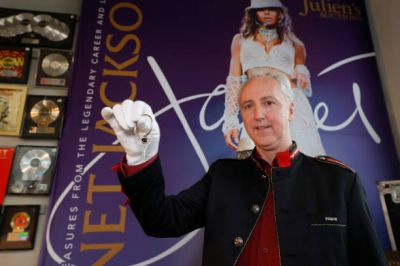 jj_juliensauctions_beverlyhills_gallery_opening_2021_289729.jpg