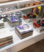 jj_juliensauctions_beverlyhills_gallery_opening_2021_283729.jpg