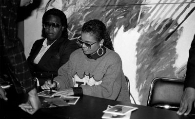 jj_JanetSignignEvent1986_28429.jpg